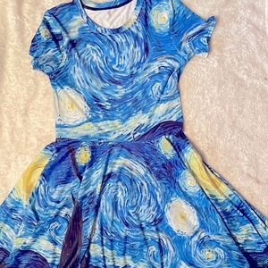 Selling a size medium start night dress for $10